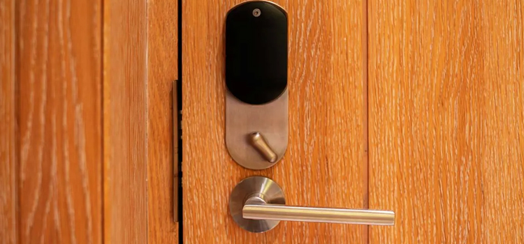 Automatic Locking Door Knob Crestline